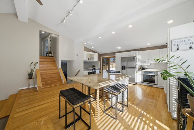 5721 Vial Parkway, La Grange Highlands, IL 60525