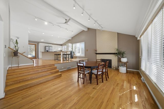 5721 Vial Parkway, La Grange Highlands, IL 60525