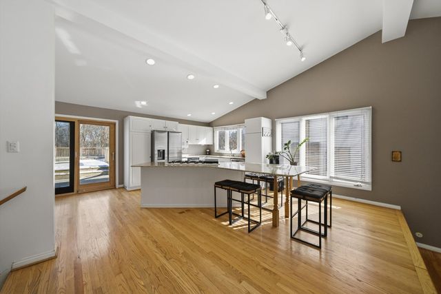 5721 Vial Parkway, La Grange Highlands, IL 60525