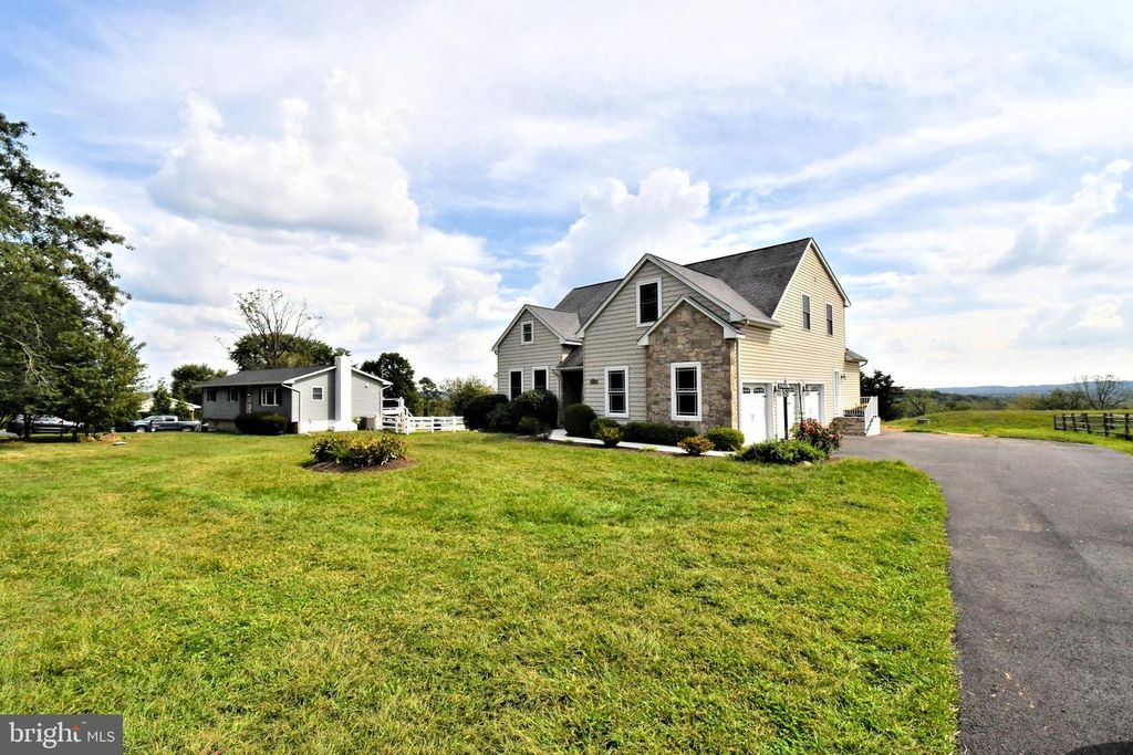 2020 PEEVY RD, East Greenville, PA 18041