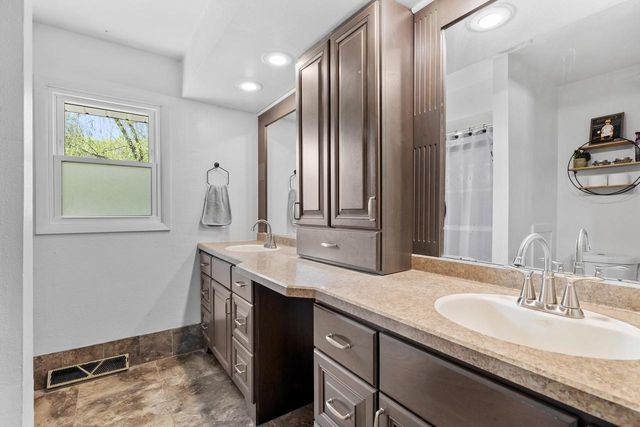 21 Crestwood DRIVE, Elkhart Lake, WI 53020