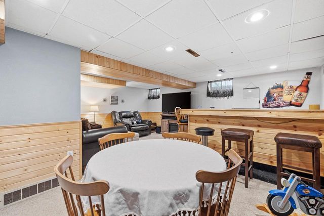 21 Crestwood DRIVE, Elkhart Lake, WI 53020