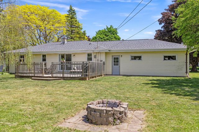 21 Crestwood DRIVE, Elkhart Lake, WI 53020