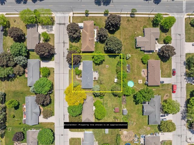 21 Crestwood DRIVE, Elkhart Lake, WI 53020