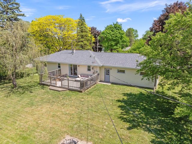 21 Crestwood DRIVE, Elkhart Lake, WI 53020