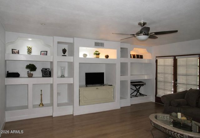 8318 W TURNEY Avenue, Phoenix, AZ 85037