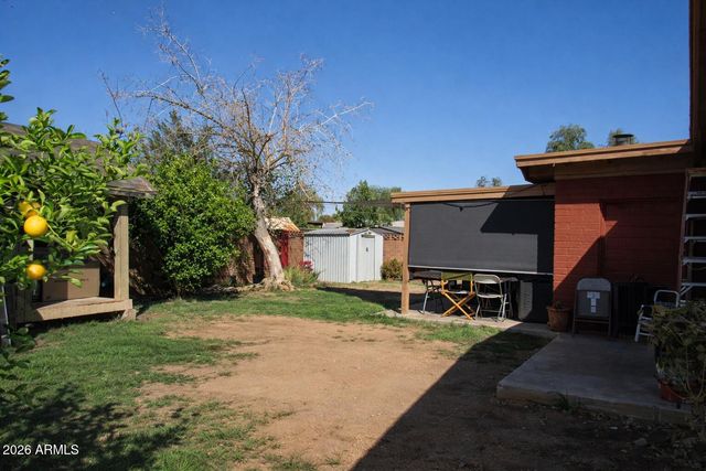 8318 W TURNEY Avenue, Phoenix, AZ 85037