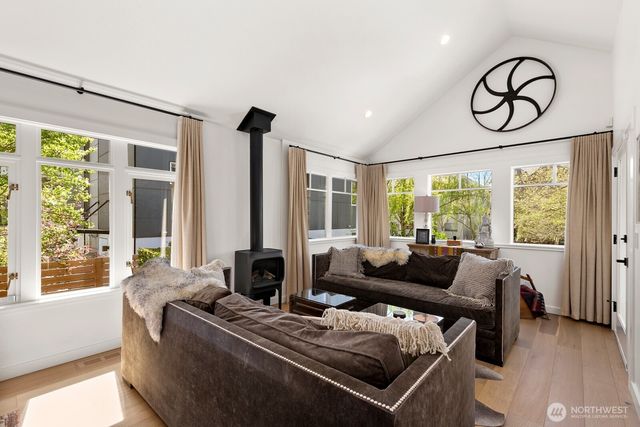 5932 California Avenue SW, Seattle, WA 98136