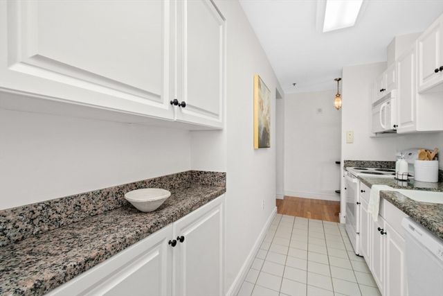 10 Charlesgate E 302, Boston, MA 02215