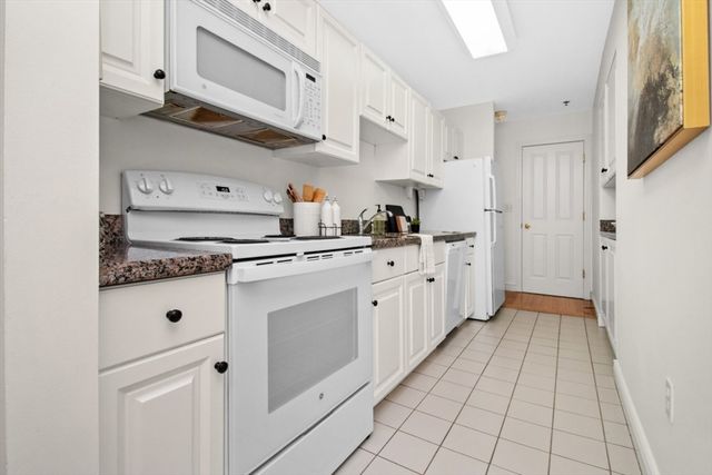 10 Charlesgate E 302, Boston, MA 02215
