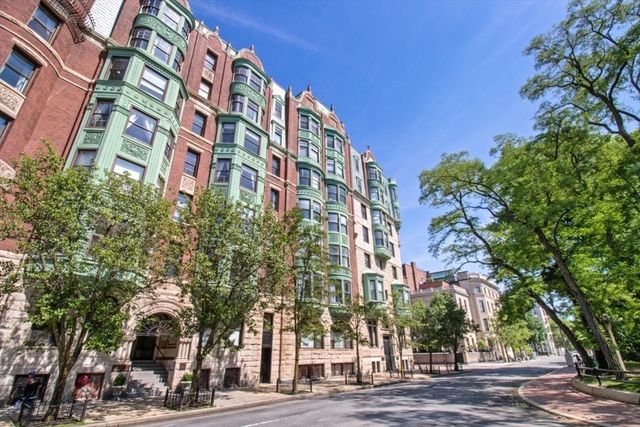 10 Charlesgate E 302, Boston, MA 02215