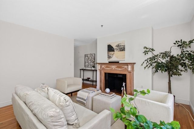 10 Charlesgate E 302, Boston, MA 02215