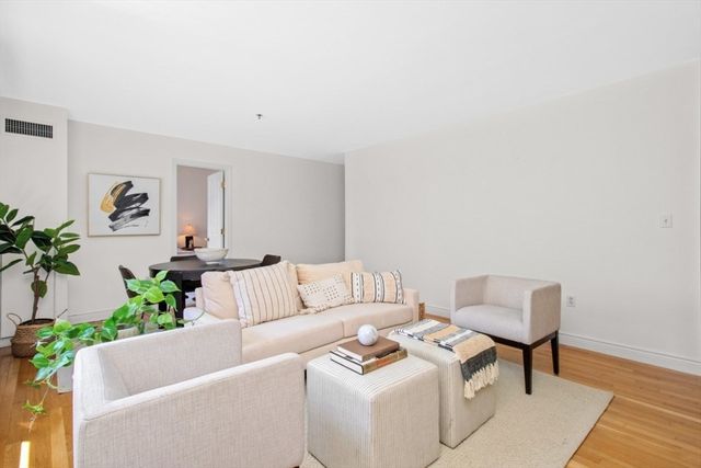 10 Charlesgate E 302, Boston, MA 02215