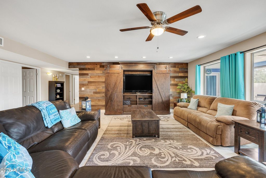 Image 10 of property listing at 26409 S SADDLETREE Drive, Sun Lakes, AZ 85248
