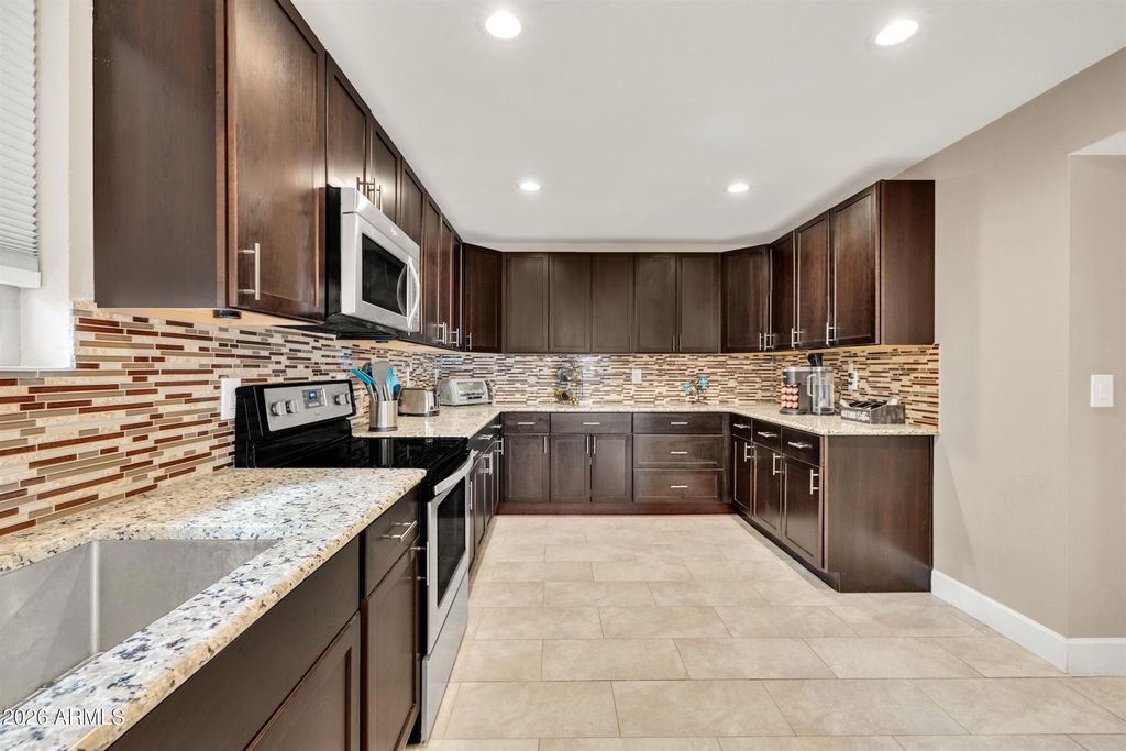 Image 17 of property listing at 26409 S SADDLETREE Drive, Sun Lakes, AZ 85248