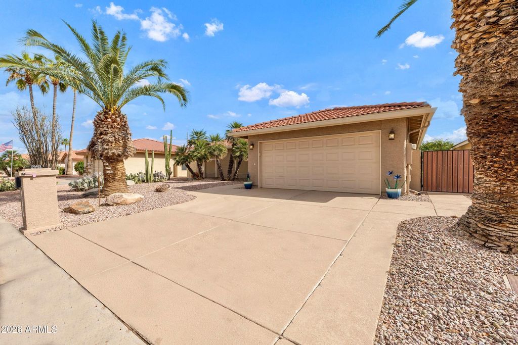 Image 4 of property listing at 26409 S SADDLETREE Drive, Sun Lakes, AZ 85248