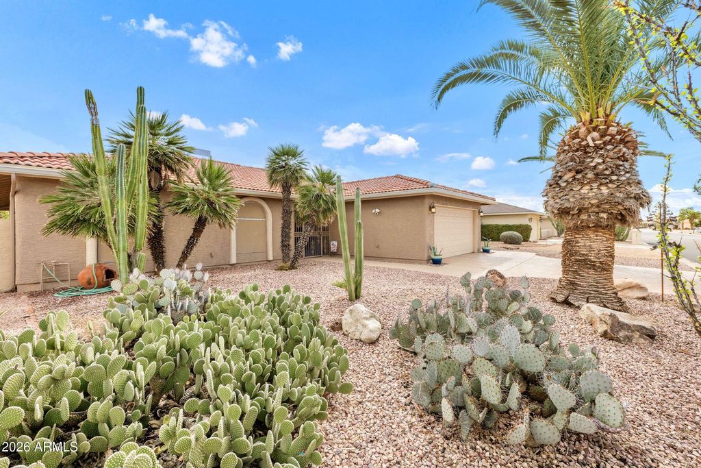 Image 5 of property listing at 26409 S SADDLETREE Drive, Sun Lakes, AZ 85248