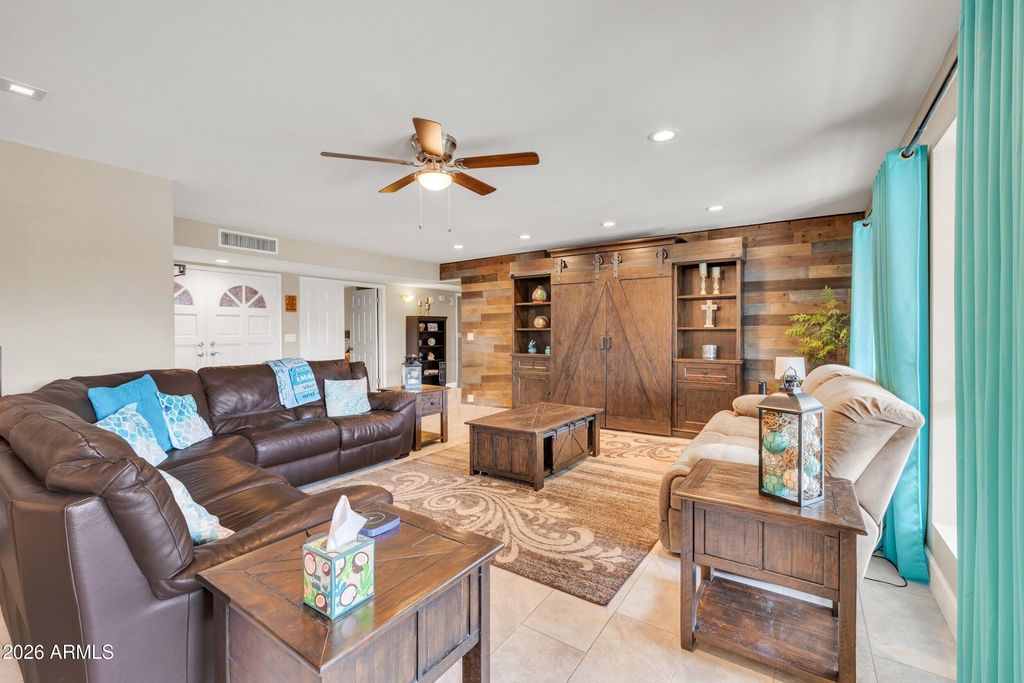 Image 8 of property listing at 26409 S SADDLETREE Drive, Sun Lakes, AZ 85248