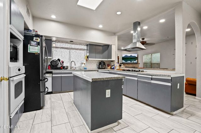 540 SPRING CREST Drive, El Paso, TX 79912