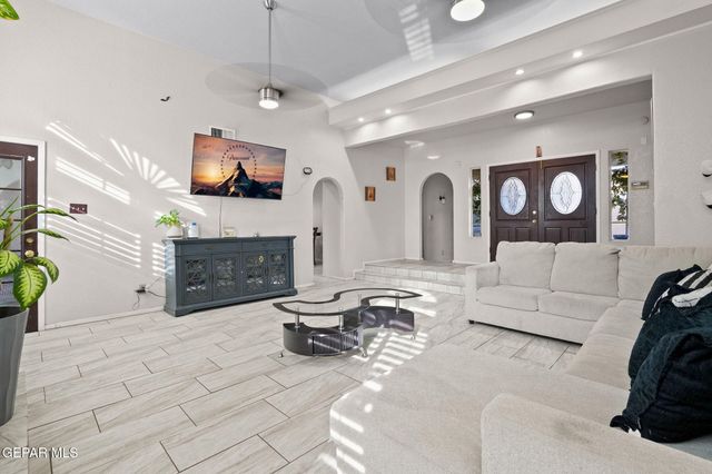 540 SPRING CREST Drive, El Paso, TX 79912