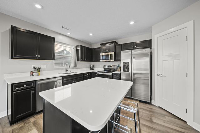 2401 Mcclouds Square, Marysville, OH 43040