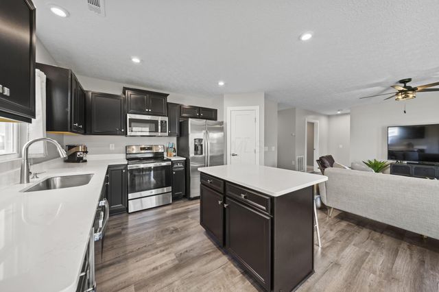 2401 Mcclouds Square, Marysville, OH 43040