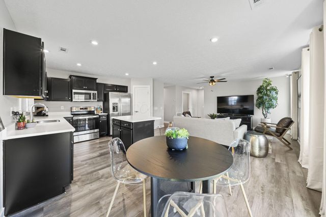 2401 Mcclouds Square, Marysville, OH 43040