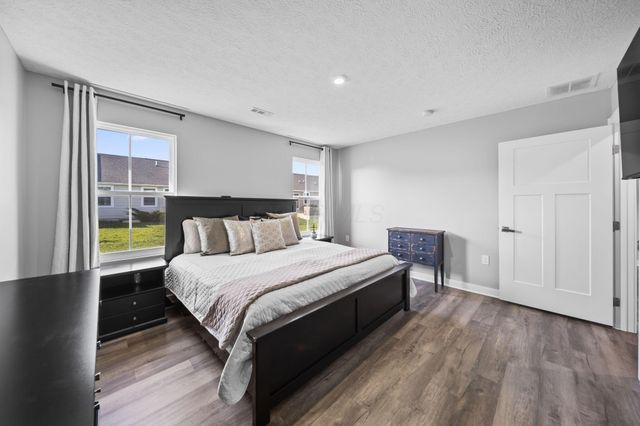 2401 Mcclouds Square, Marysville, OH 43040
