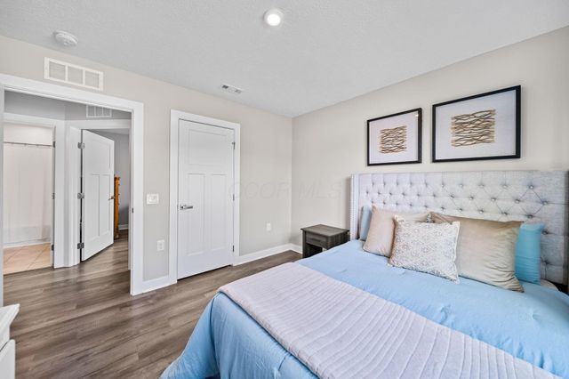 2401 Mcclouds Square, Marysville, OH 43040