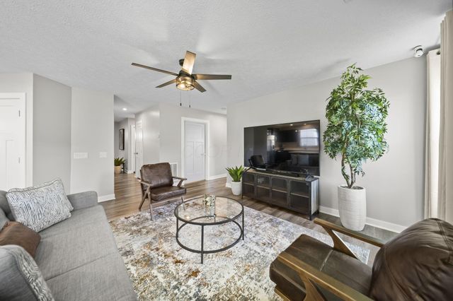 2401 Mcclouds Square, Marysville, OH 43040