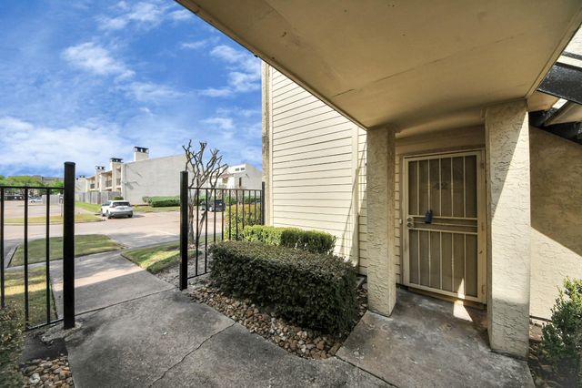 10075 Westpark Drive 42, Houston, TX 77042