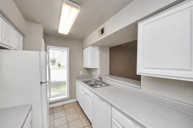 10075 Westpark Drive 42, Houston, TX 77042