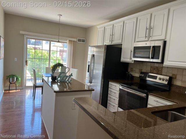 1399 Raliegh Place, Troy, MI 48084