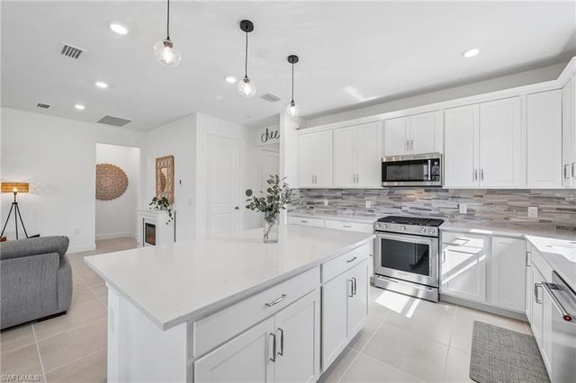 18421 Ridgeline DR, Estero, FL 33928