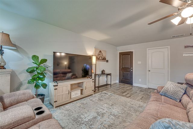 6810 Topaz Drive, Greenville, TX 75402