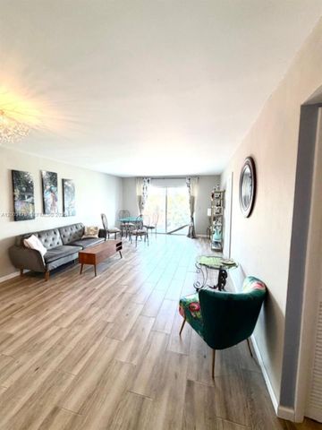 215 SE 3rd Ave 306C, Hallandale Beach, FL 33009