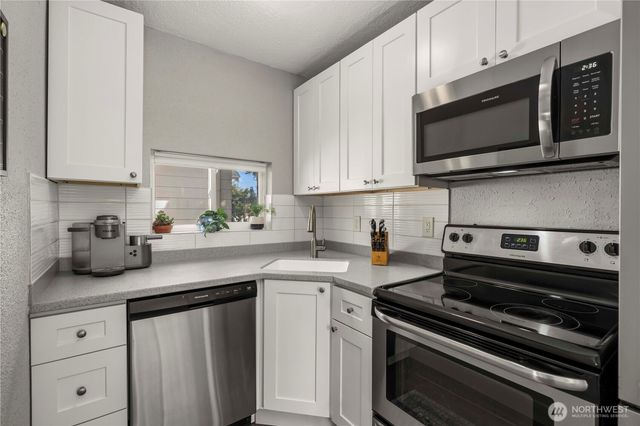407 E Wright Ave, Tacoma, WA 98404