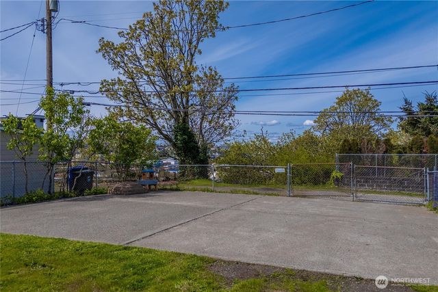 407 E Wright Ave, Tacoma, WA 98404