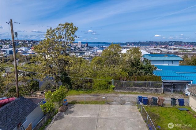 407 E Wright Ave, Tacoma, WA 98404