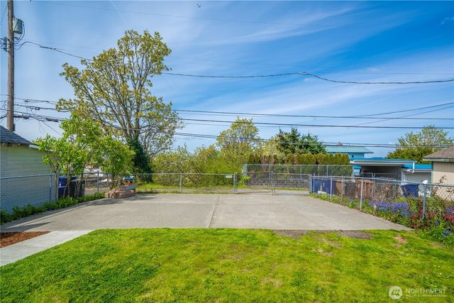407 E Wright Ave, Tacoma, WA 98404