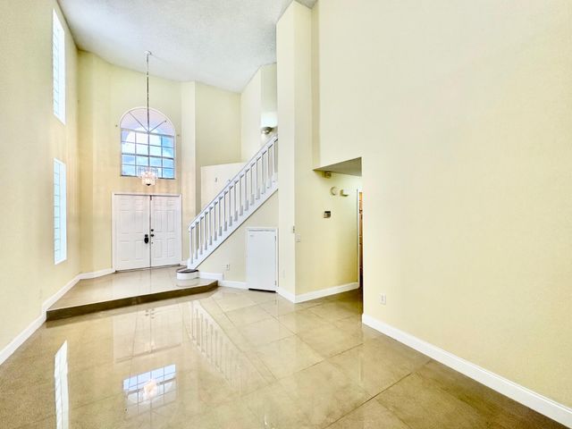 2572 NW 79th Avenue, Margate, FL 33063