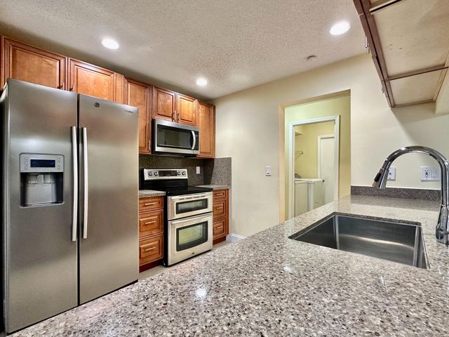 2572 NW 79th Avenue, Margate, FL 33063