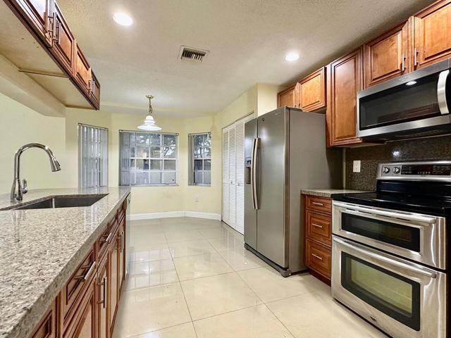 2572 NW 79th Avenue, Margate, FL 33063