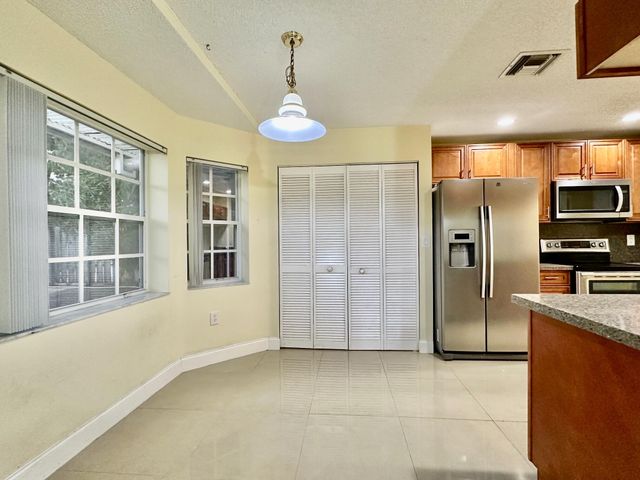 2572 NW 79th Avenue, Margate, FL 33063