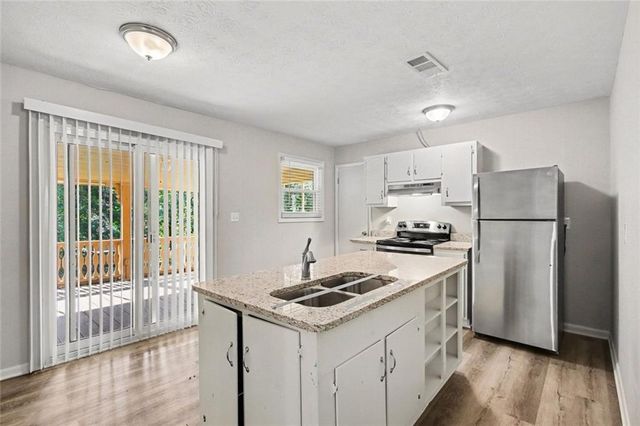 2280 Chestnut Log Loop, Lithia Springs, GA 30122