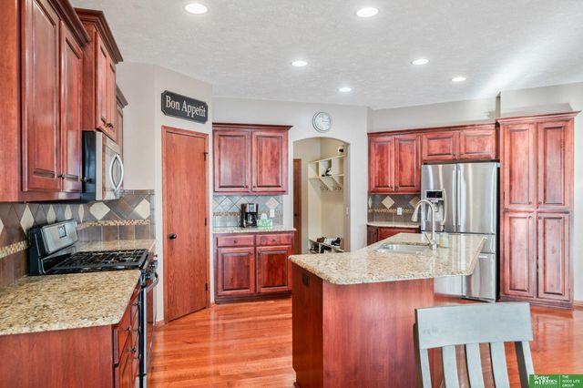 16355 Y Street, Omaha, NE 68135