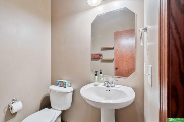 16355 Y Street, Omaha, NE 68135