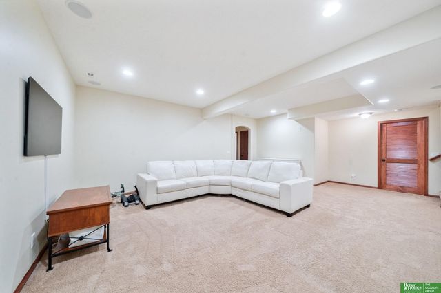 16355 Y Street, Omaha, NE 68135