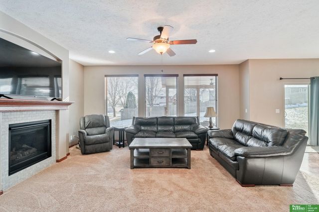 16355 Y Street, Omaha, NE 68135