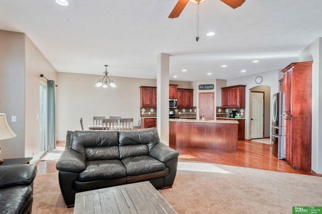 16355 Y Street, Omaha, NE 68135